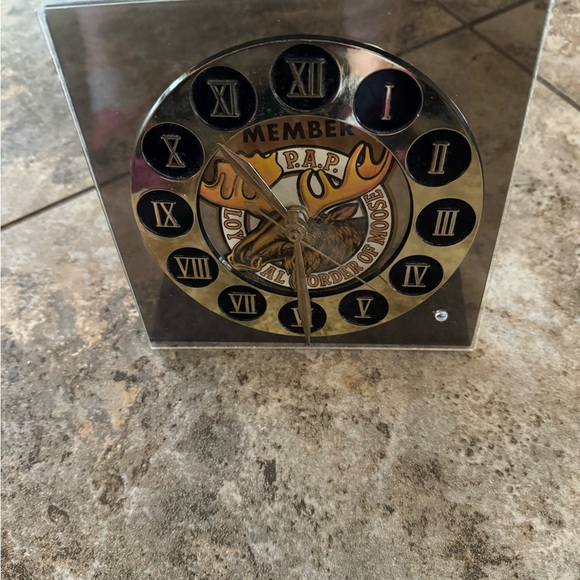 Vintage pre 1980s Loyal Order of Moose P.A.P. Working clock - Picture 4 of 8